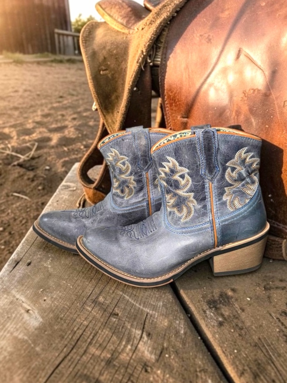 Laredo Sapphyre Blue Leather Western Stitched Cowboy Ankle Booties Size 7